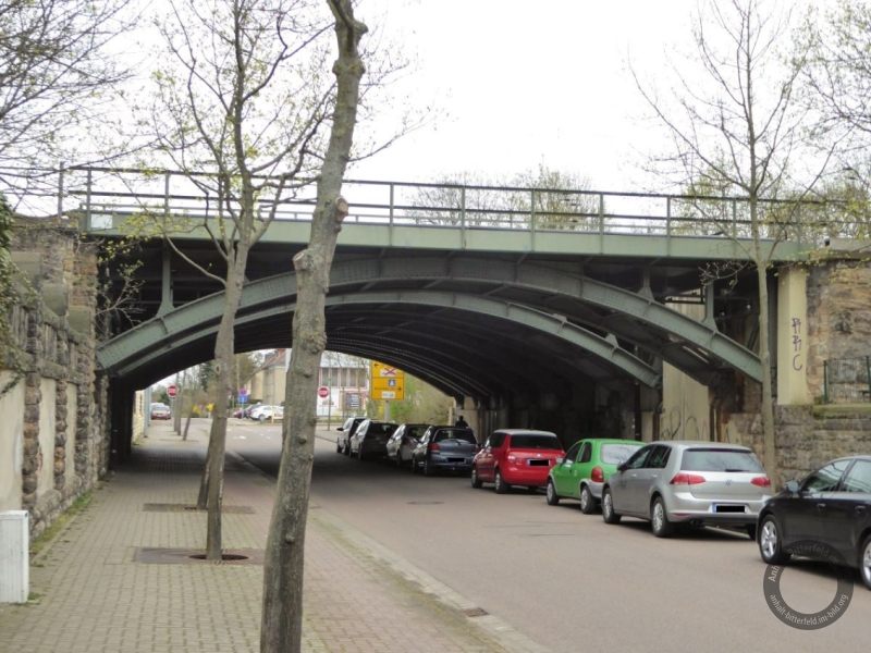 Eisenbahnbrücke in der Friedrichstraße in Köthen (Anhalt) im Landkreis Anhalt-Bitterfeld