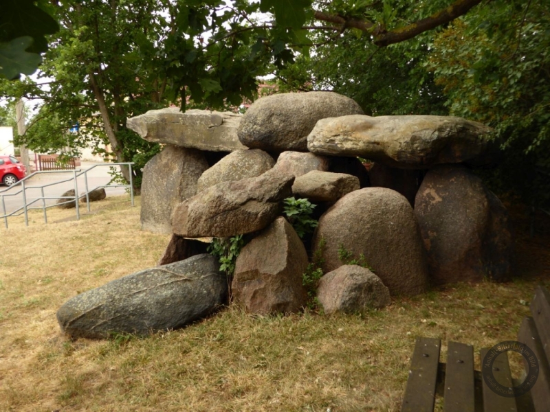 Großsteingrab auf dem Hohen Berg in Wulfen (Osternienburger Land) im Landkreis Anhalt-Bitterfeld