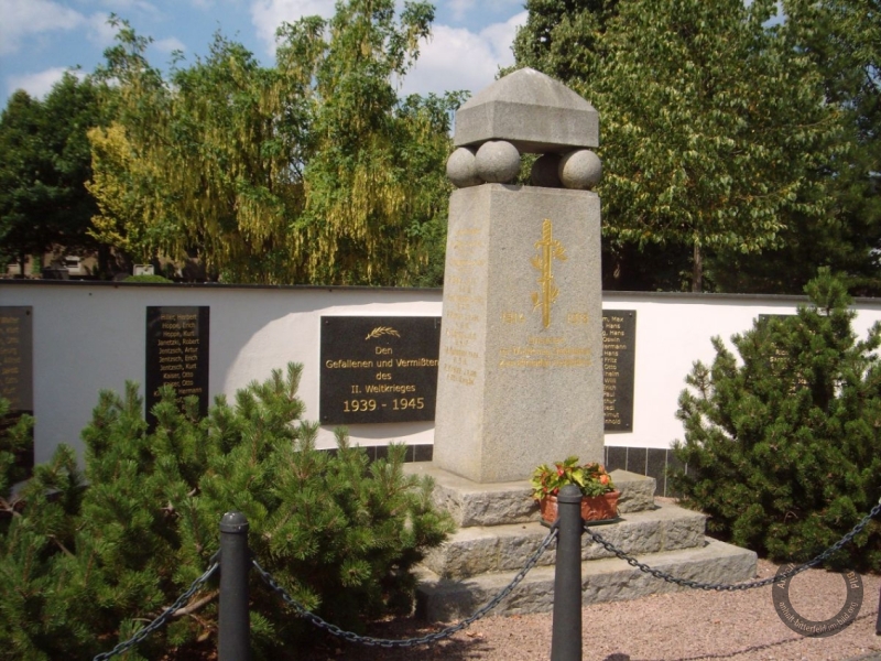 Kriegerdenkmal (Erster & Zweiter Weltkrieg) in Thalheim (Stadt Bitterfeld-Wolfen) im Landkreis Anhalt-Bitterfeld