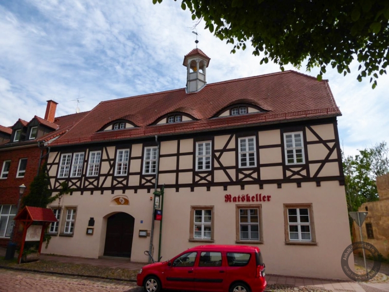 Altes Rathaus am Markt in Brehna (Stadt Sandersdorf-Brehna) im Landkreis Anhalt-Bitterfeld
