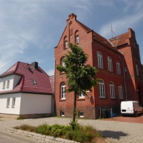 Alte Schule in Roitzsch (Stadt Sandersdorf-Brehna) im Landkreis Anhalt-Bitterfeld