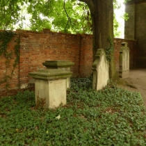 Friedhof an der Kirche von Kleinpaschleben (Osternienburger Land) im Landkreis Anhalt-Bitterfeld