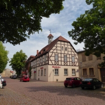 Altes Rathaus am Markt in Brehna (Stadt Sandersdorf-Brehna) im Landkreis Anhalt-Bitterfeld