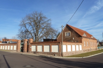 Dorfschule in Hohnsdorf (Stadt Südliches Anhalt) im Landkreis Anhalt-Bitterfeld