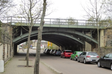 Eisenbahnbrücke in der Friedrichstraße in Köthen (Anhalt) im Landkreis Anhalt-Bitterfeld