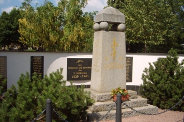 Kriegerdenkmal (Erster & Zweiter Weltkrieg) in Thalheim (Stadt Bitterfeld-Wolfen) im Landkreis Anhalt-Bitterfeld